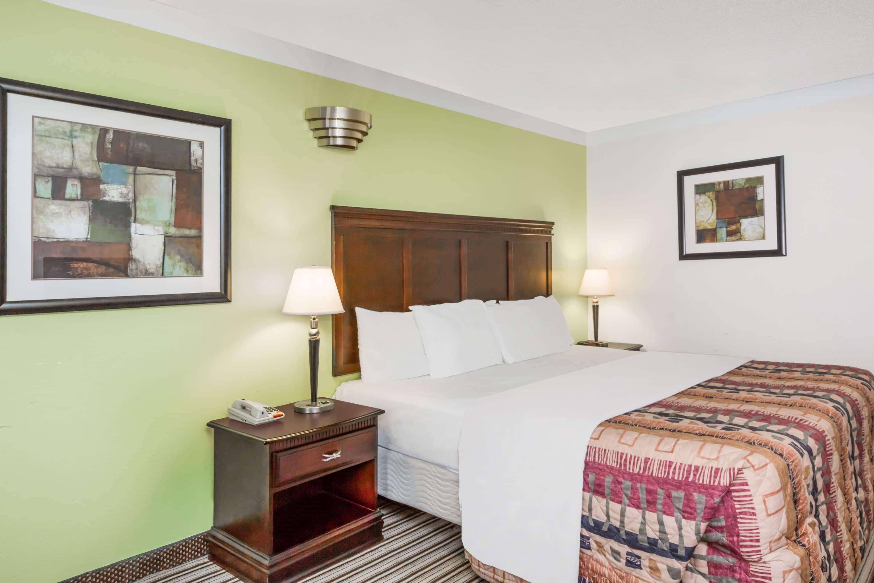 Days Inn - Oneonta Bagian luar foto