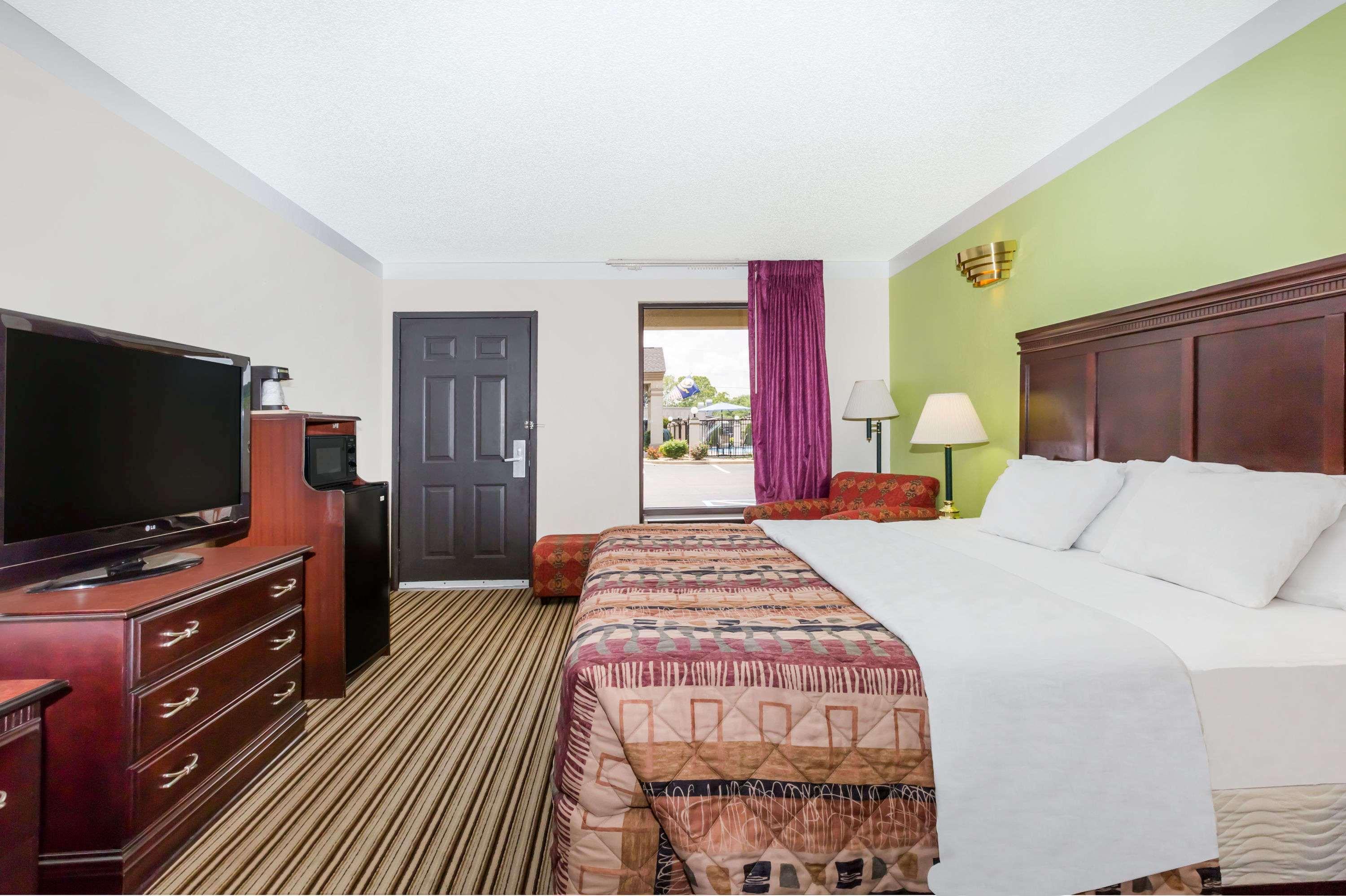 Days Inn - Oneonta Bagian luar foto